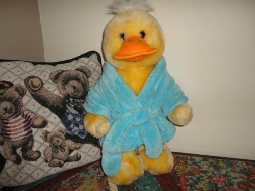 Dandee London UK DUCK in Bathrobe Plush 16 inch