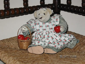 German Musical Bear Girl With Apple Basket