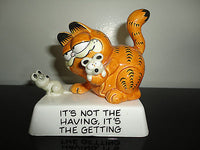 Authentic GARFIELD Catching Mice Vintage Porcelain Statue 1981