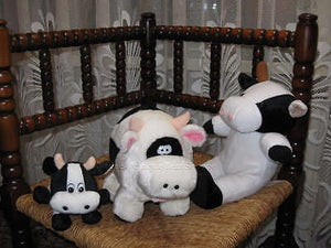 Various Lot of 3 Dutch UK Cows Laying Sitting Standing