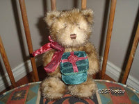 Gund 2004 Christmas Merrie Hollyday Bear 9 inch Velvet Box 88471 Rare Eyelashes