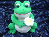 Russ Berrie Daisy Frog  Plush 1879906 Lot 2 Frogs