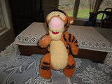 Mattel 1998 Singing TIGGER Jointed Battery Operated